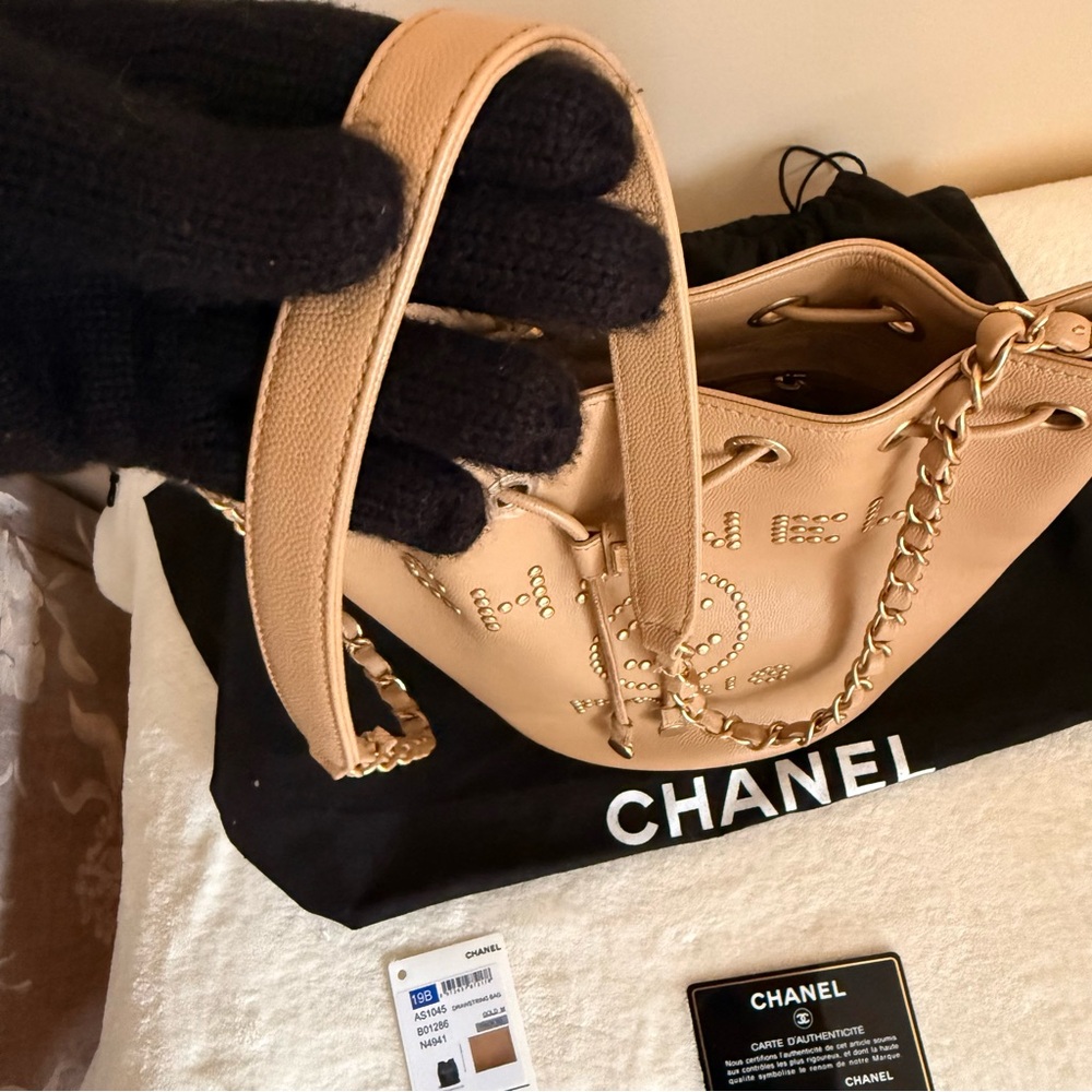 Chanel Tan 2019 Deauville Bucket Bag - Picture 12 of 16